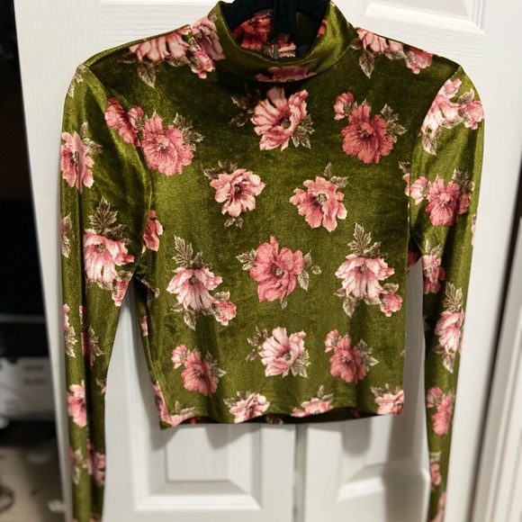 Forever 21 flower crop top - Picture 3 of 11